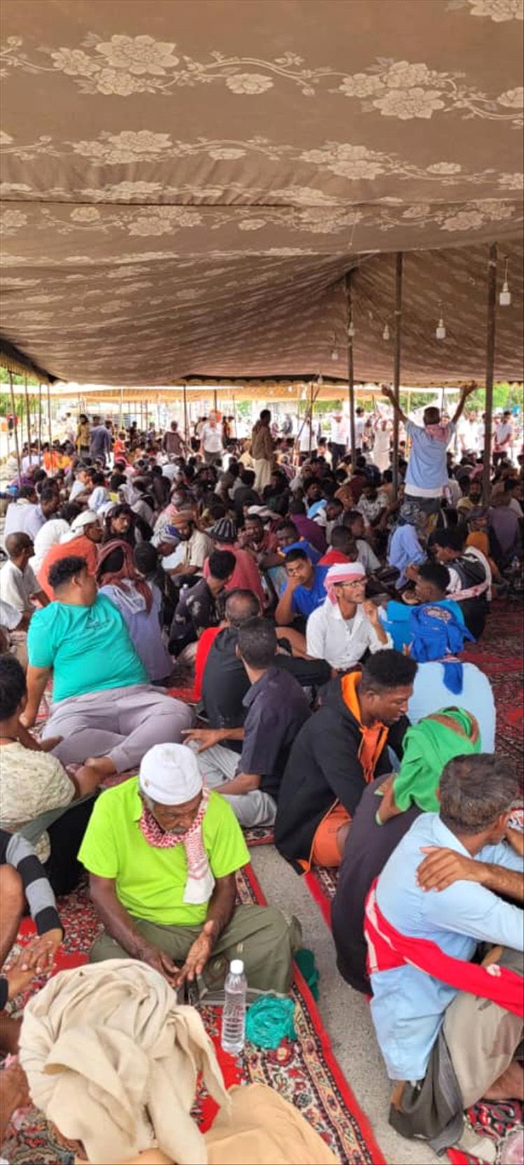 لليوم الحادي عشر على التوالي.. إقبال جماهيري واسع على مخيم الاعتصام المفتوح بالمكلا واللجنة الصحية تؤكد استقرار الوضع الصحي