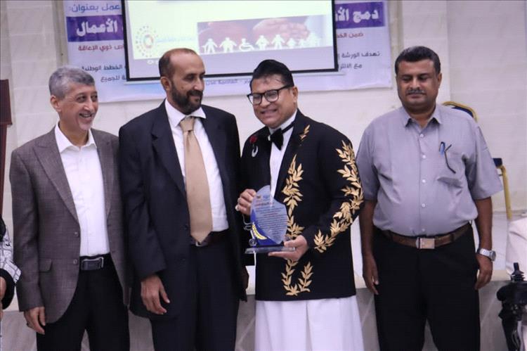 "درع التميز الإعلامي" للإعلامي والمدرب "ميعاد جُمّن" 