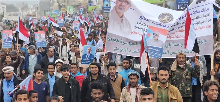 الضالع.. حراك شعبي متصاعد وهتافات ثورية مدوّية