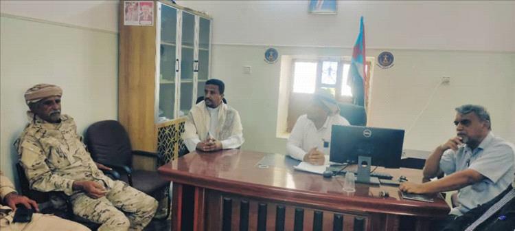 العميد عثمان معوضة يناقش مع قيادة انتقالي حورة و وادي العين سبل تعزيز الاستقرار الأمني بالمديرية