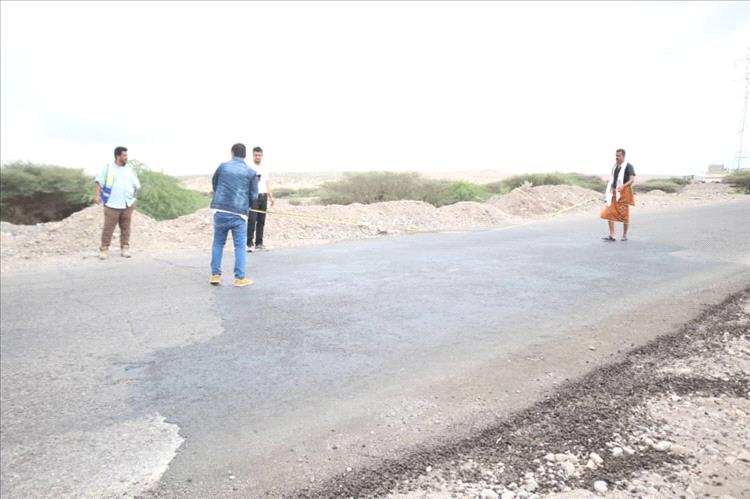 لجنة صندوق صيانة الطرق تتسلم عبّارة العند في لحج لتعزيز السلامة المرورية واستمرارية الحركة