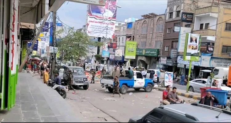 قوات أمنية تفضّ صلاة الجمعة بالقوة في ساحة العدالة بمدينة تعز 