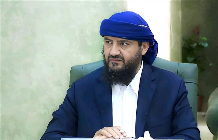 عضو مجلس القيادة الرئاسي "المحرّمي" يُعزِّي في وفاة السفير محمد عبدالرحمن العبادي