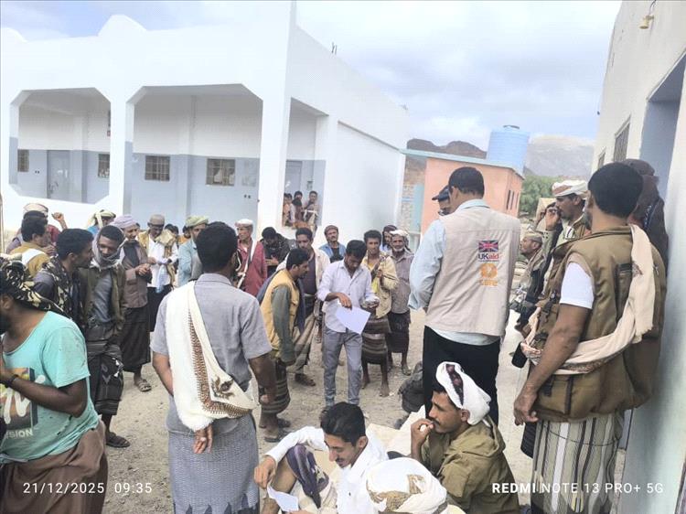 صرف مبالغ مالية لعدد 114 مستفيد بعدة مناطق بخنفر عبر منظمة كير العالمية