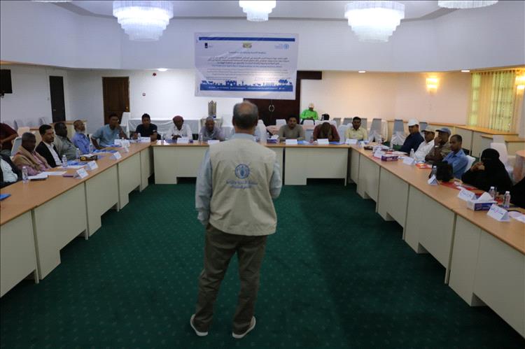 الوكيل بارزيق يدشن دورة تدريبية لمدراء المدارس الحقلية للمزارعين في وادي حجر