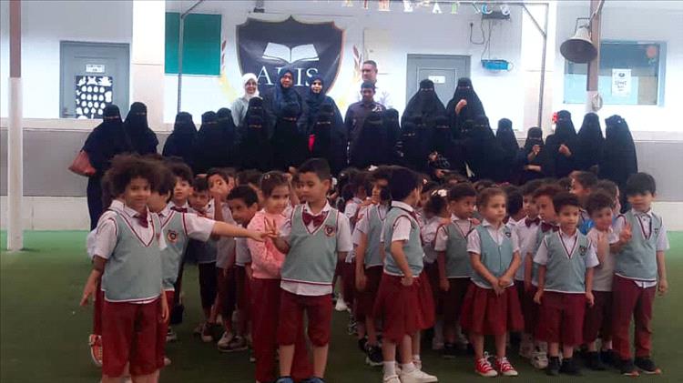 طالبات رياض الاطفال بكلية صبر بجامعة لحج ينفذون زيارة ميدانية إلى مدارس عدن البريطانية الدولية