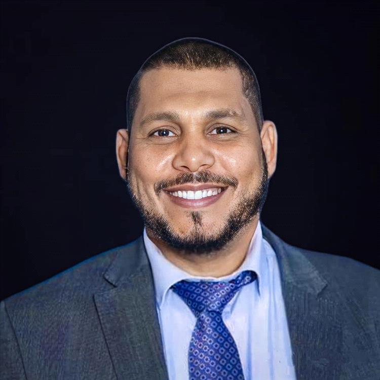 عاجل : محافظ سقطرى رأفت الثقلي يعلن تأييده للمجلس الانتقالي الجنوبي والتزامه بتوجيهاته 