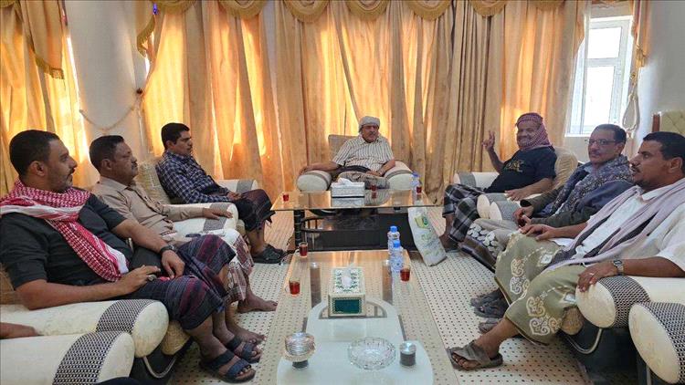 الكثيري يلتقي المناضل مرزوق طالب ويشيد بدوره النضالي