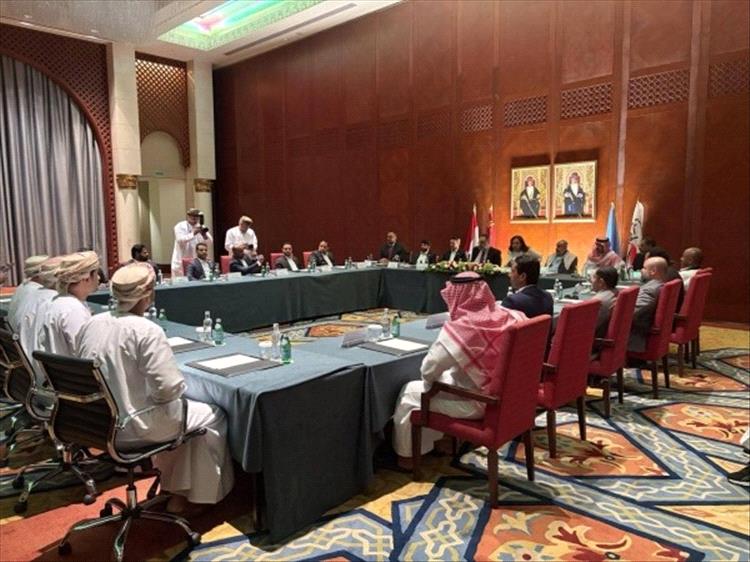 الحكومة ترحب باتفاق تبادل الأسرى وتؤكد التزامها بإنهاء هذا الملف الإنساني