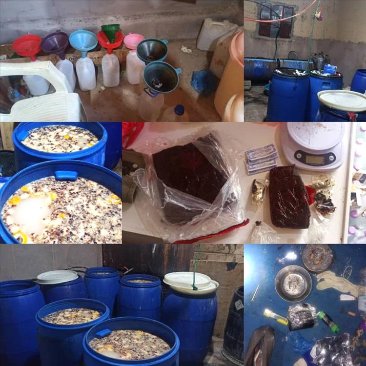 شرطة مديرية حريضة تضبط مروج بحوزته أكثر من كيلو من مادة الحشيش ومصنعاً للخمر