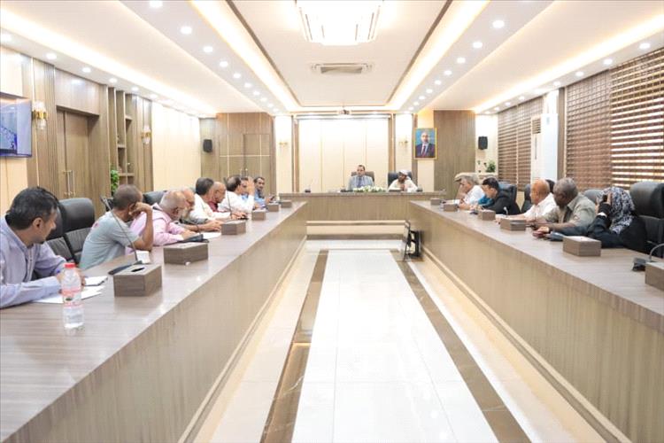 الوزير السقطري يترأس اجتماعًا استثنائيًا بالهيئة العامة للبحوث والارشاد الزراعي ويشدد على أهمية تفعيل دورها الاستراتيجي