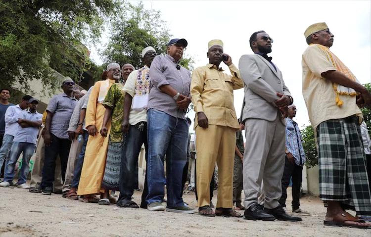 عاصمة الصومال تشهد انتخابات في خطوة أولى نحو استعادة حق الاقتراع العام 