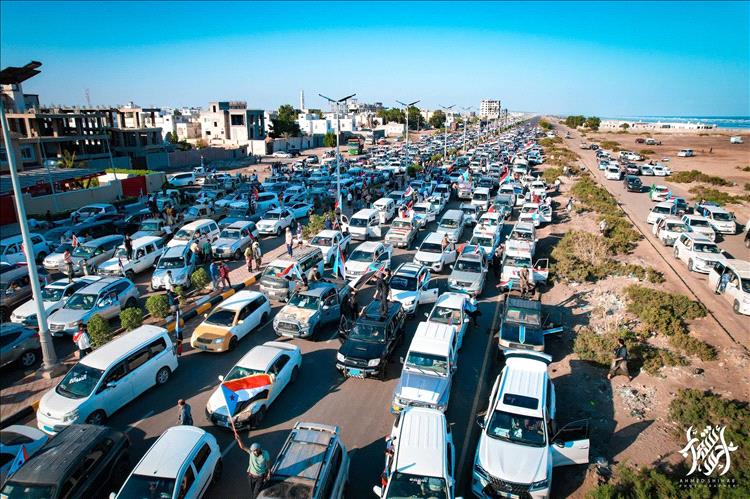 صور أولية للموكب الجماهيري لأبناء الضالع في عدن