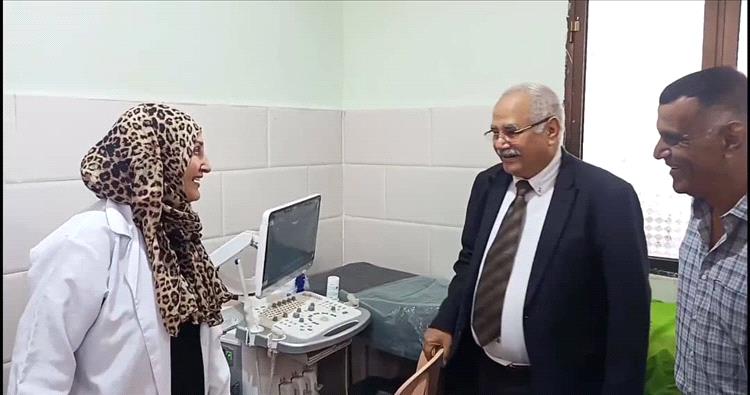 مدير عام مكتب الصحة بعدن يزور جمعية الهلال الأحمر اليمني ويشيد بجودة خدماته