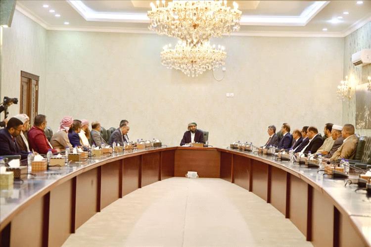 المحرمي يؤكد أهمية الشراكة مع القطاع الخاص لتعزيز الاقتصاد وضمان استقرار الأسواق