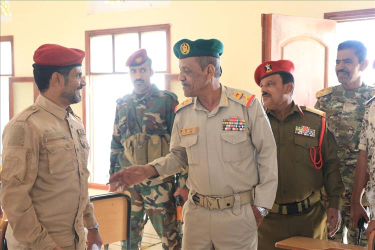 عاجل : المنطقة العسكرية الثانية تنفي شائعات مغادرة قائدها خارج البلاد