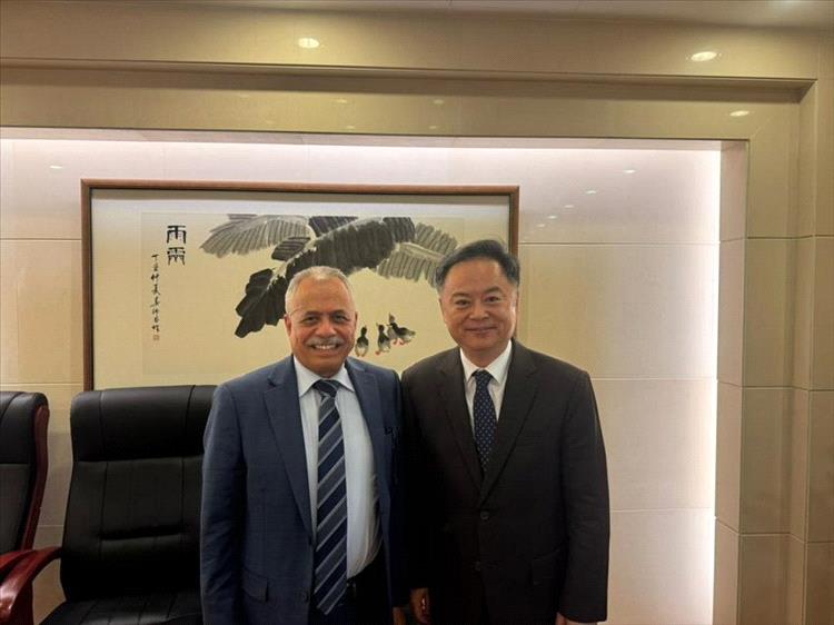 سفير اليمن لدى بكين يبحث مع مسؤول صيني تطورات الأوضاع في اليمن