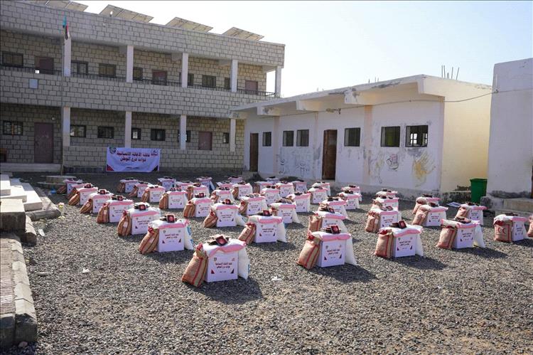 درع الوطن تدشن توزيع 25 ألف سلة غذائية في عدن ولحج 