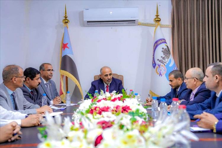 الزُبيدي يطّلع على سير العمل في وزارتي الشؤون الاجتماعية والعمل والخدمة المدنية والتأمينات 