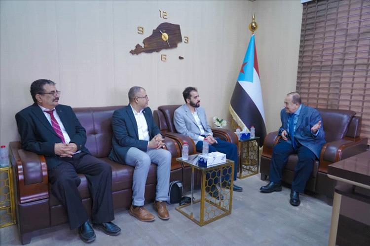 الشؤون الخارجية في المجلس الانتقالي تبحث تعزيز التعاون مع اللجنة الدولية للصليب الأحمر