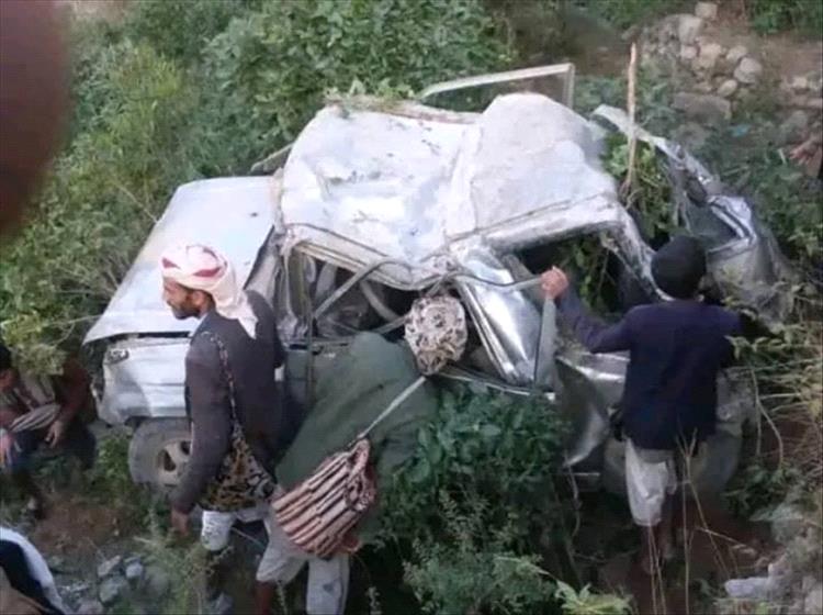 وفاة امرأة وإصابة 3 أطفال في حادث انقلاب سيارة بحجة