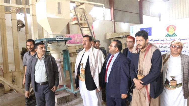 وكيل مأرب يدشن العمل بالوحدة المركزية لغربلة وتنقية وتعقيم البذور المحسنة