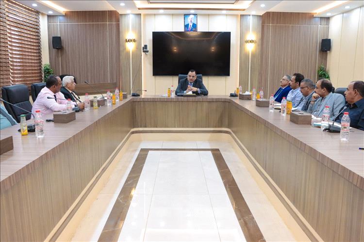 الوزير السقطري يناقش مع قيادة وكوادر جامعة لحج وكلية ناصر للعلوم الزراعية سُبل تطوير الجانب العلمي الزراعي