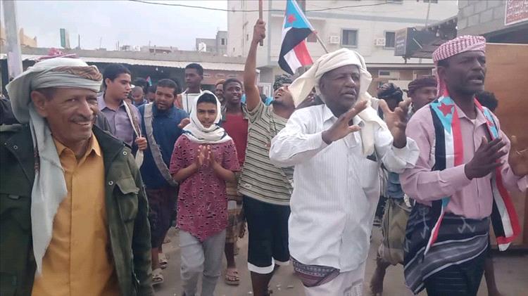 توافد حشود جماهيرية لمخيم الاعتصام بزنجبار لدعم القيادة الجنوبية