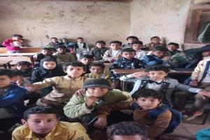 الفنانة ماريا قحطان تتبرع بكراسي مدرسية لطلاب مدرسة عمر بن الخطاب في بعدان