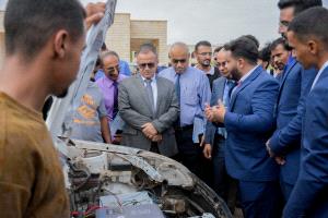 من البنزين إلى الكهرباء.. ابتكار هندسي ذكي يتألق في معرض مشاريع التخرج بجامعة عدن