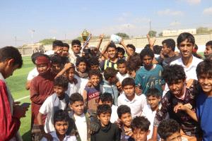 فريق مدرسة الفتح الجانح يتوج بطلا لدوري المدارس في مديرية المحفد