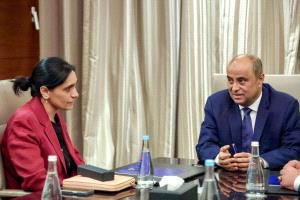 السفيرة البريطانية: الحكومة تركز على الخدمات والأمن ونؤكد دعمنا لوحدة اليمن