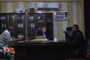 محلي أبين يناقش تأهيل طرق خنفر ويوجّه بدعم نادي خنفر