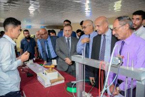 الإبداع الهندسي عنوان الجودة.. رئيس جامعة عدن يتفقد المعرض العلمي لكلية الهندسة