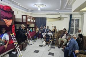 في الذكرى الثامنة لتحرير الخوخة.. قيادات تهامية تتفقد جرحى القوات المشتركة في القاهرة