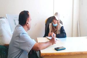 نائب مدير مكتب التربية والتعليم يلتقي بضابط مشروع منظمة صُنّاع النهضة