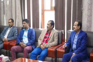 محافظ شبوة يطلع على خدمات القطاع الصحي ويؤكد على دعمه وتطويره