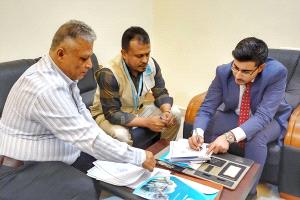 نائب وزير المياه والبيئة يوقّع اتفاقية مشروع تعميق وتأهيل بئر الرميلة بمأرب