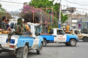 شرطة تعز تستعيد سيارة مسروقة وتضبط المطلوب في القضية