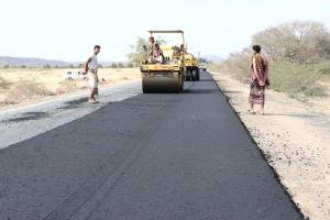 اختتام أعمال مبادرة صيانة الطريق الدولي بأبين بدعم مؤسسة الناصر للتنمية