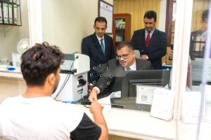 السفارة اليمنية في ماليزيا تدشّن تسليم الإقامات الجديدة لعام 2026م