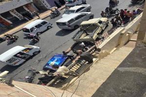 إصابة طفلين بحادث طقم عسكري وسط مدينة تعز