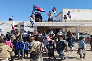 مديرية ميفعة تدشين رفع أعلام الجنوب وصور اللواء الزبيدي على مؤسسات الدولة