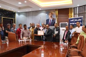 أهالي العريش بخورمكسر يكرّمون مدير عام المديرية عواس الزهري تقديرًا لجهوده الخدمية