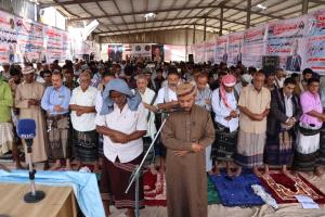 خطيب جمعة مخيم الاعتصام الجنوبي في أبين يحذر من"الشائعات المغرضة ويدعو للاصطفاف لاستعادة الدولة الجنوبية