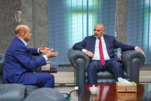 الزُبيدي يطّلع من محافظ البنك المركزي على الإجراءات المنفذة في خطة الإصلاحات المالية والمصرفية