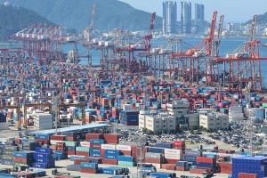 الصادرات الكورية قد تسجل انكماشاً هذا العام باستثناء أشباه الموصلات