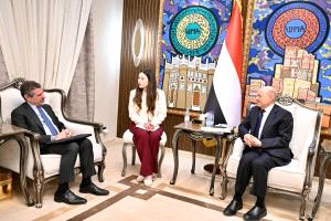 العليمي يلتقي السفير الامريكي.. تفاصيل