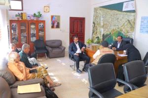 مدير عام خور مكسر يترأس اجتماعًا لمناقشة تكثيف الرقابة على الأسعار ومتابعة توزيع الغاز