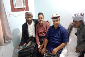 قيادات ميفعة ورضوم تطمئن على صحة العميد الجبواني في أحد مشافي عتق